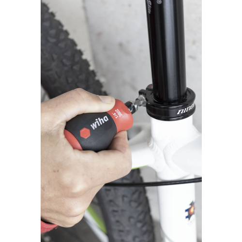 WIHA stubby schroevendraaier met 7-bits magazijn - 069adffe a7b7 4351 b0f1 c0b00f72ea6a - 11010375