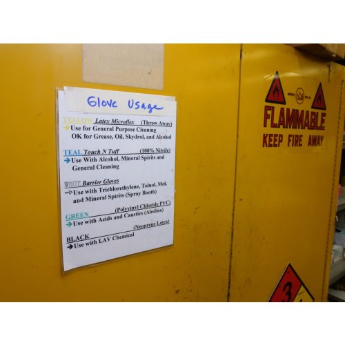 3M schilderstape zelfklevend 24mm 7100195952 - 6976bdf01e2d04c5af5a296431bc0f05 - 11010459