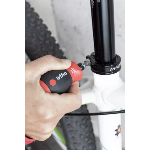 WIHA stubby schroevendraaier met 7-bits magazijn - C16ca680 3303 4949 ac0e 2be24b6fd50b - 11010375