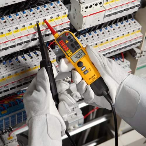 Fluke Spannings- en doorbeltester met verlichte LCD-uitlezing - F t130 02a h - 20011625