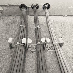 Schnabl Kunststof kabelhouder tbv vloeren, max.45 kabels &agrave;10mm, schietbevestig - Productfoto transparant kabelbundelhouder bsh schnabl gebruiksfoto4 - 20148581